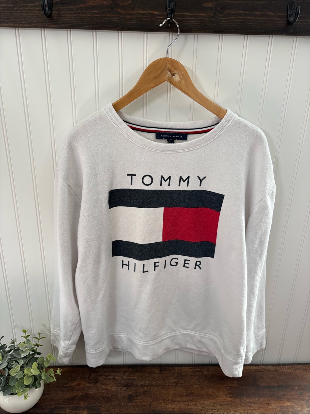 Tommy Hilfiger White Crewneck Sweatshirt with Flag Logo